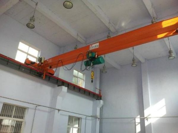 鹤壁市吊车租赁电话_吊车出租的安全的常识